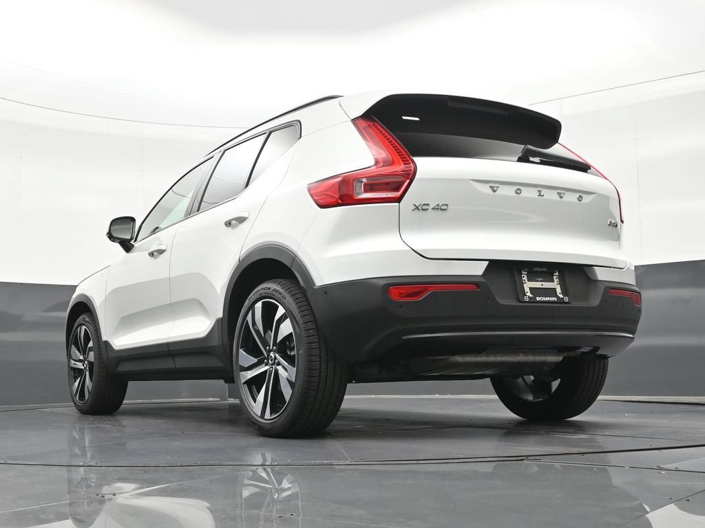 New 2026 Volvo XC40 B5 Plus w/ Climate Package AWD/4WD image 19