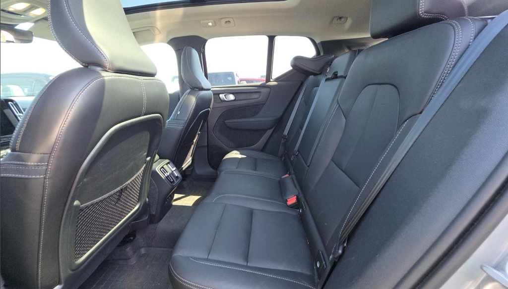 Used 2025 Volvo XC40 B5 Plus w/ Protection Package Premier AWD/4WD image 15