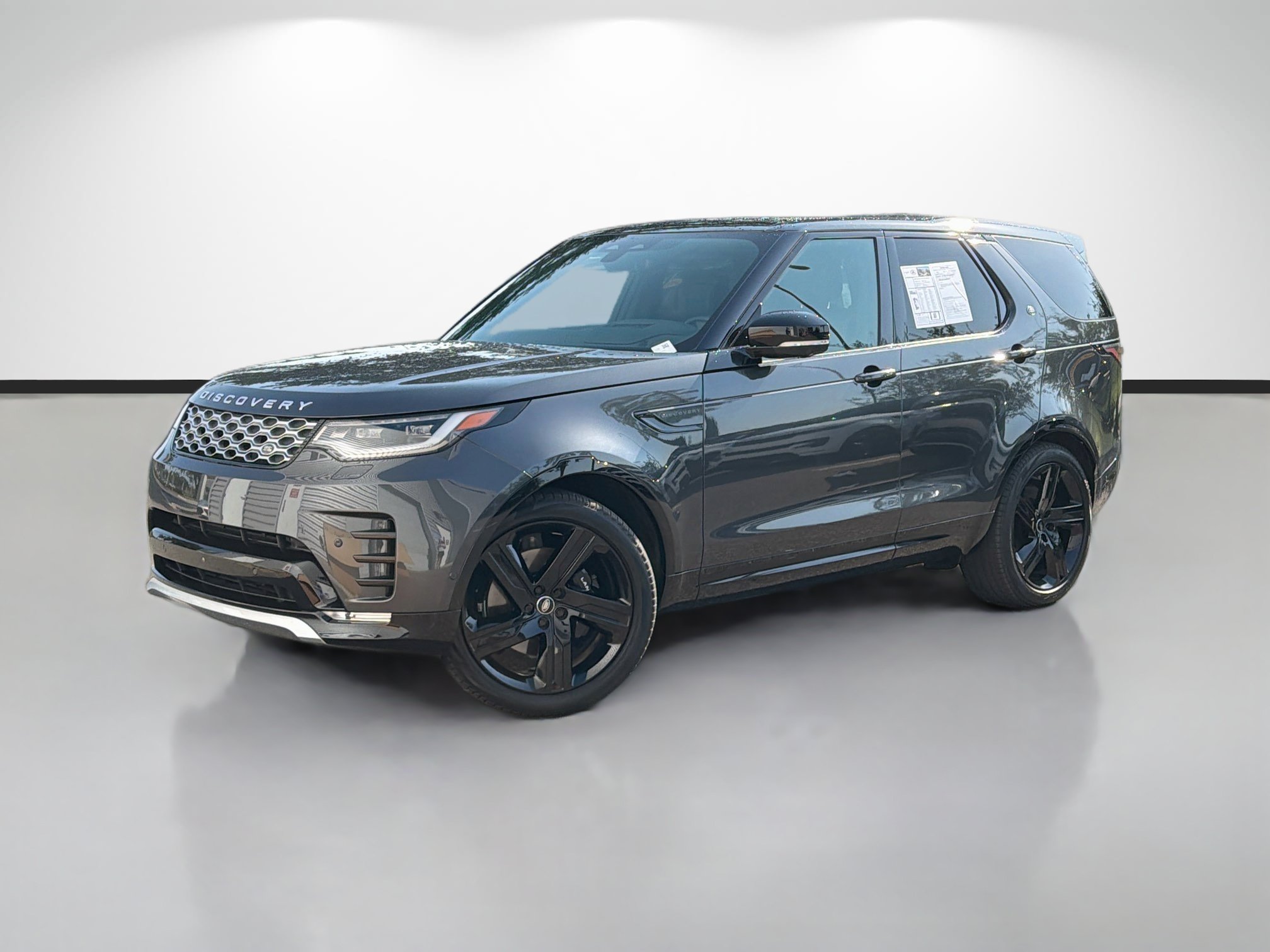 Certified 2025 Land Rover Discovery Metropolitan Edition AWD/4WD image 1