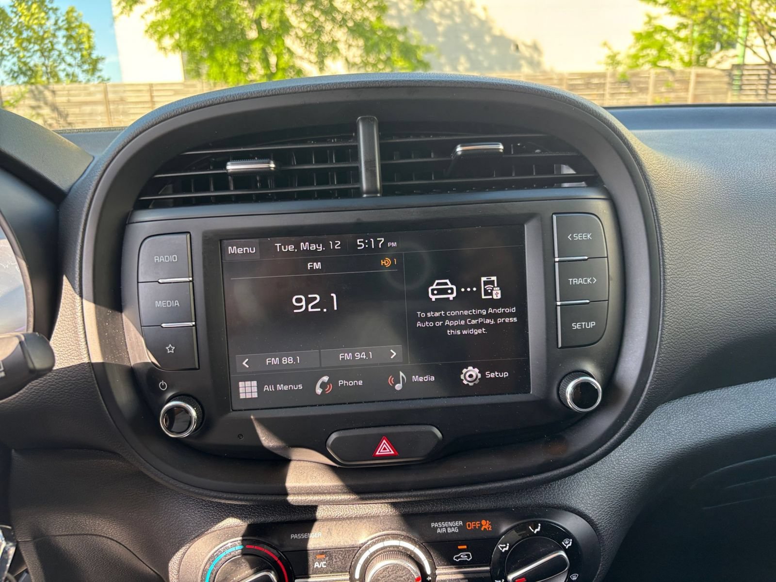 Used 2025 Kia Soul LX w/ LX Technology Package FWD image 17