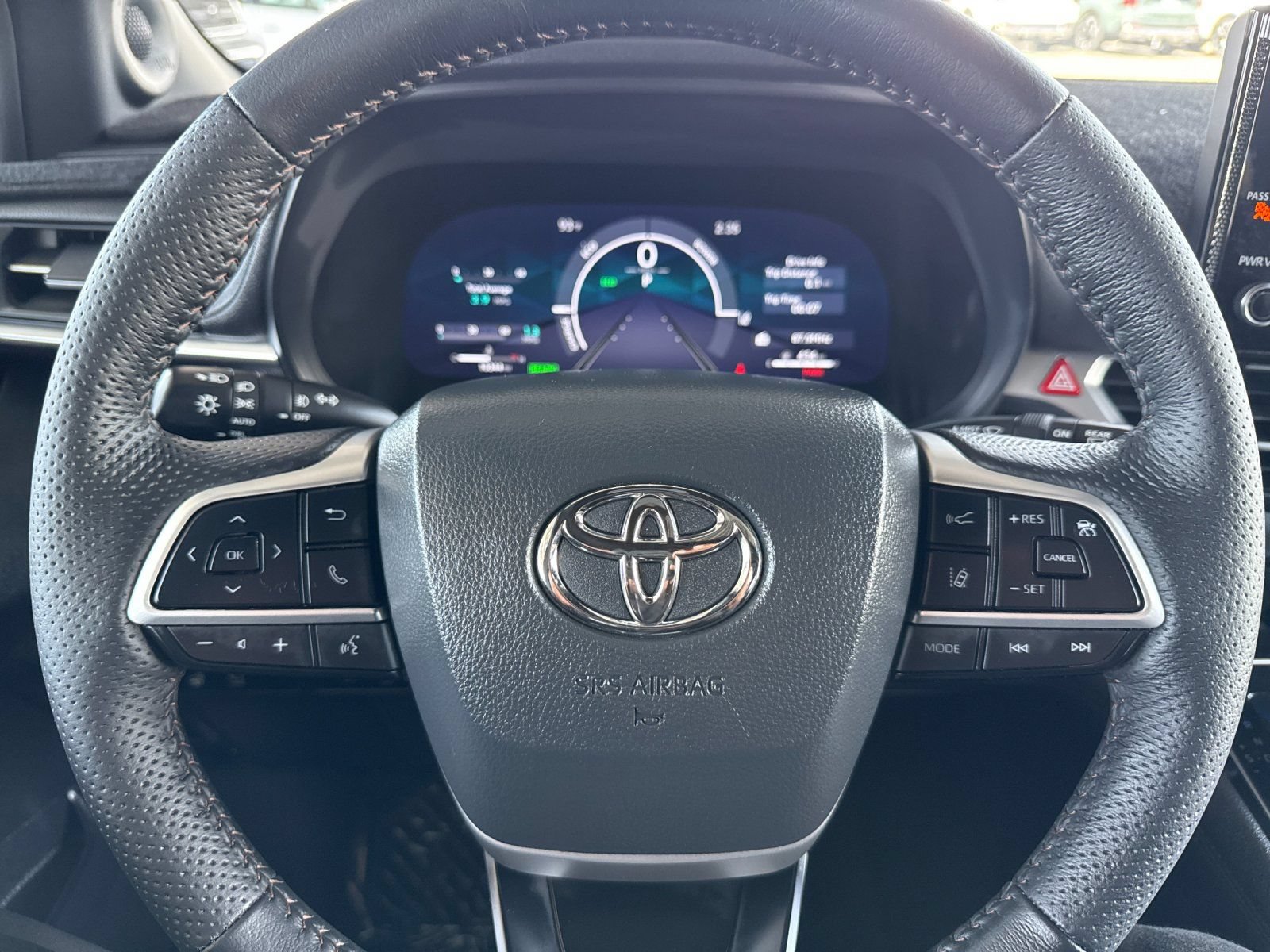 Used 2025 Toyota Sienna Platinum FWD image 24