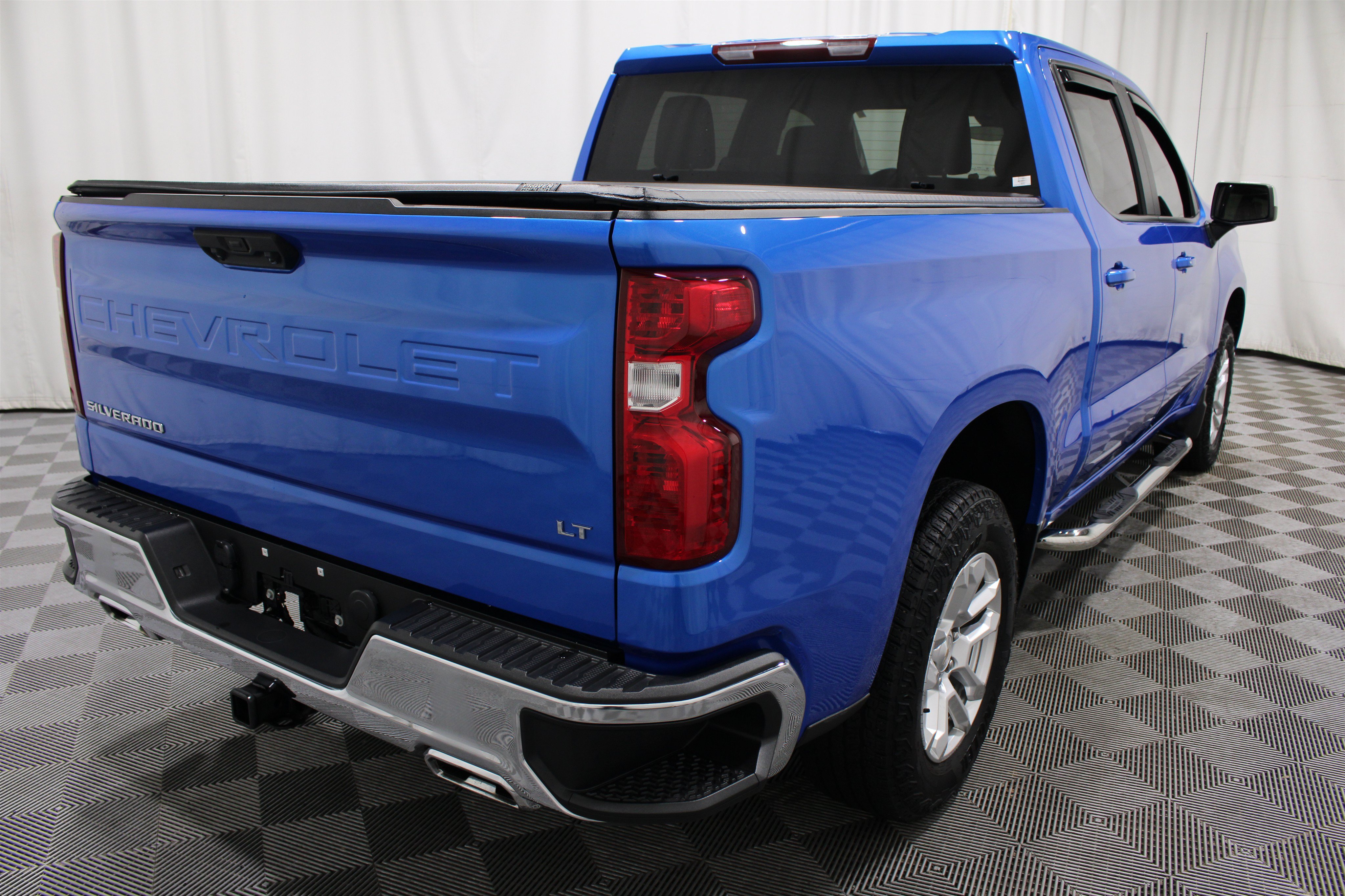 Used 2025 Chevrolet Silverado 1500 LT AWD/4WD image 31