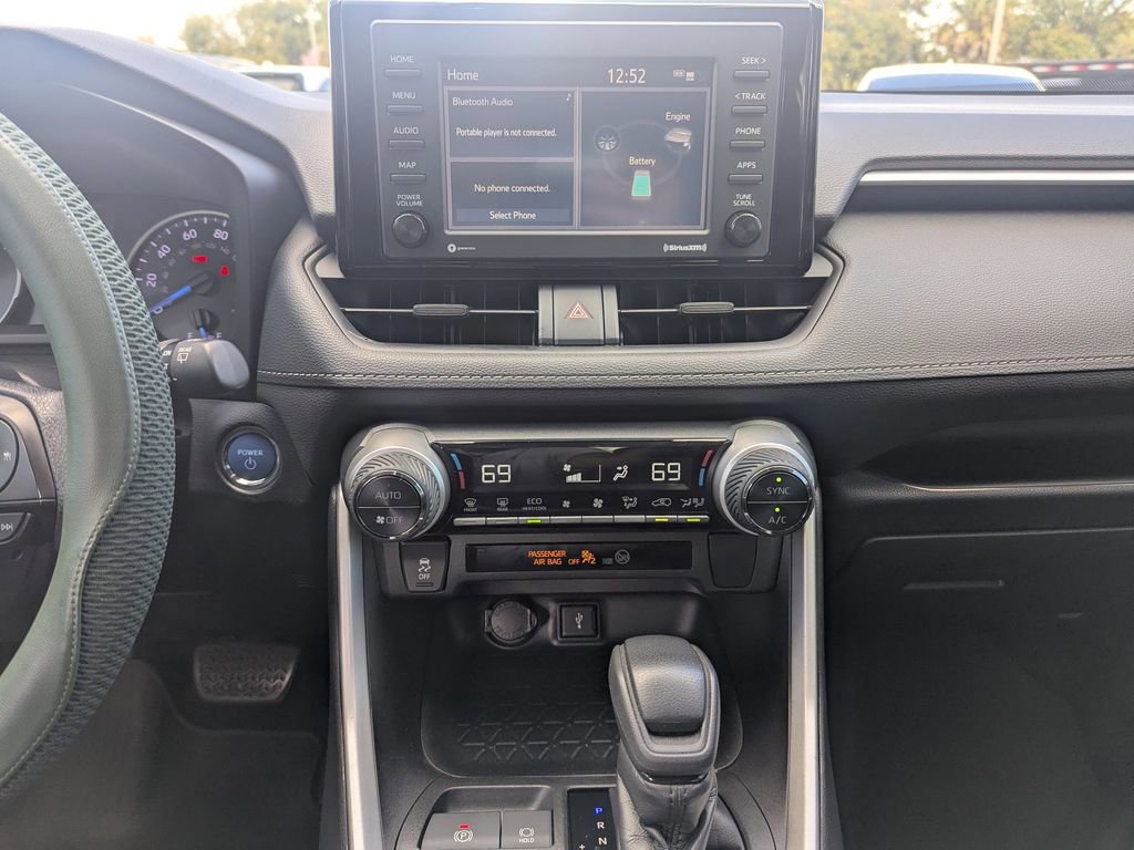 Used 2020 Toyota RAV4 XLE image 12