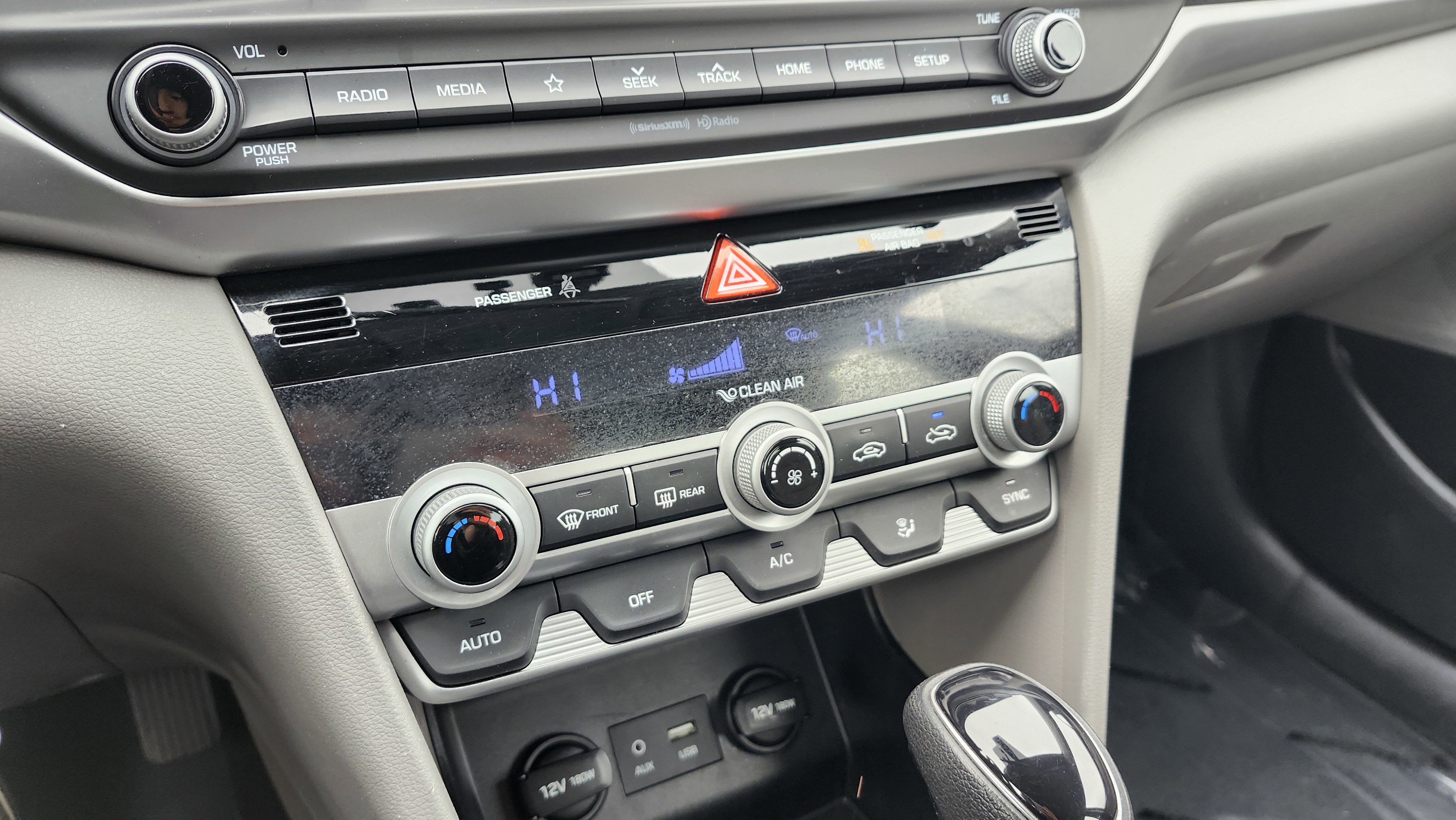 Used 2020 Hyundai Elantra SEL image 27