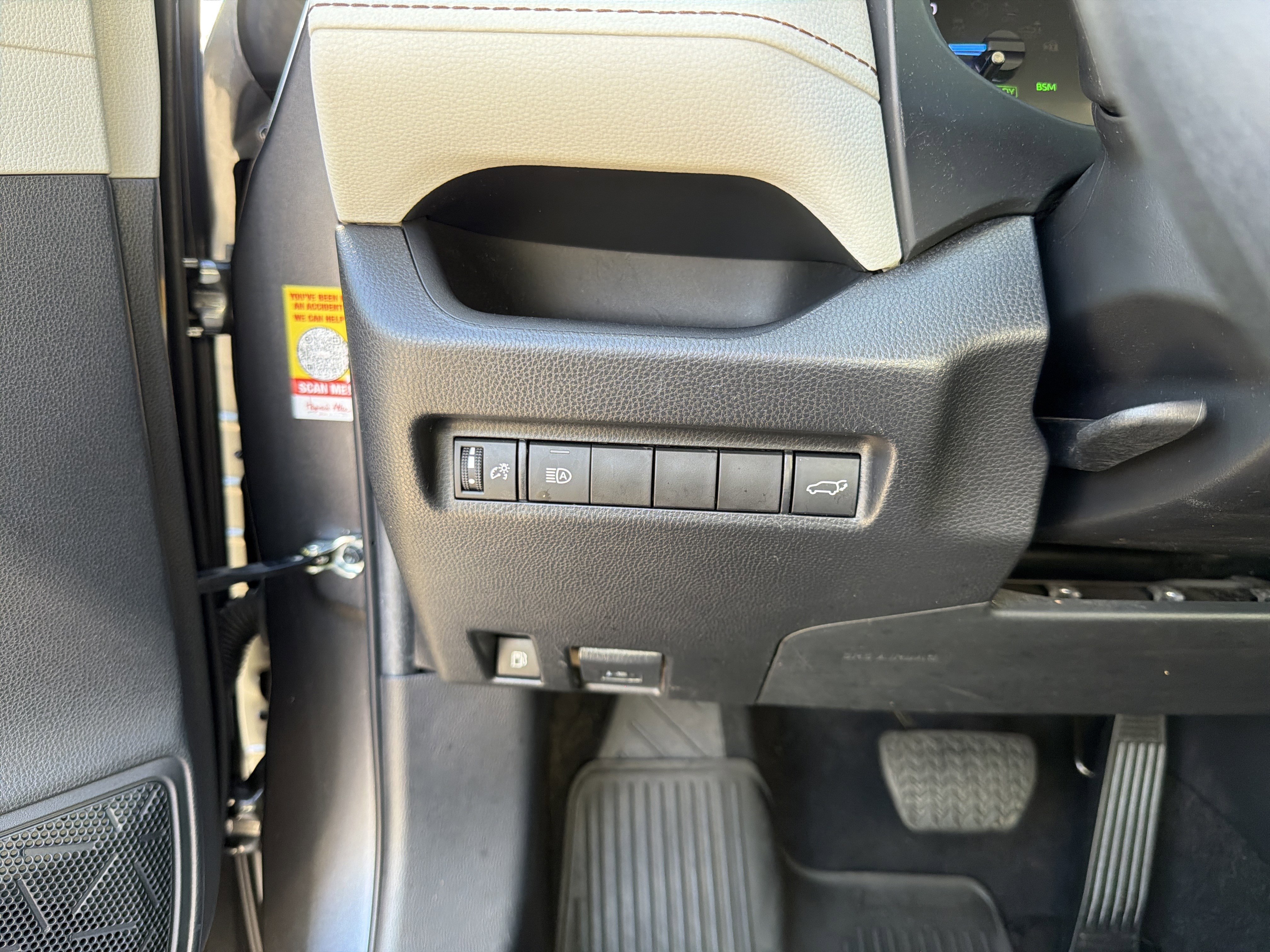 Certified 2022 Toyota RAV4 XLE w/ Convenience Package image 13