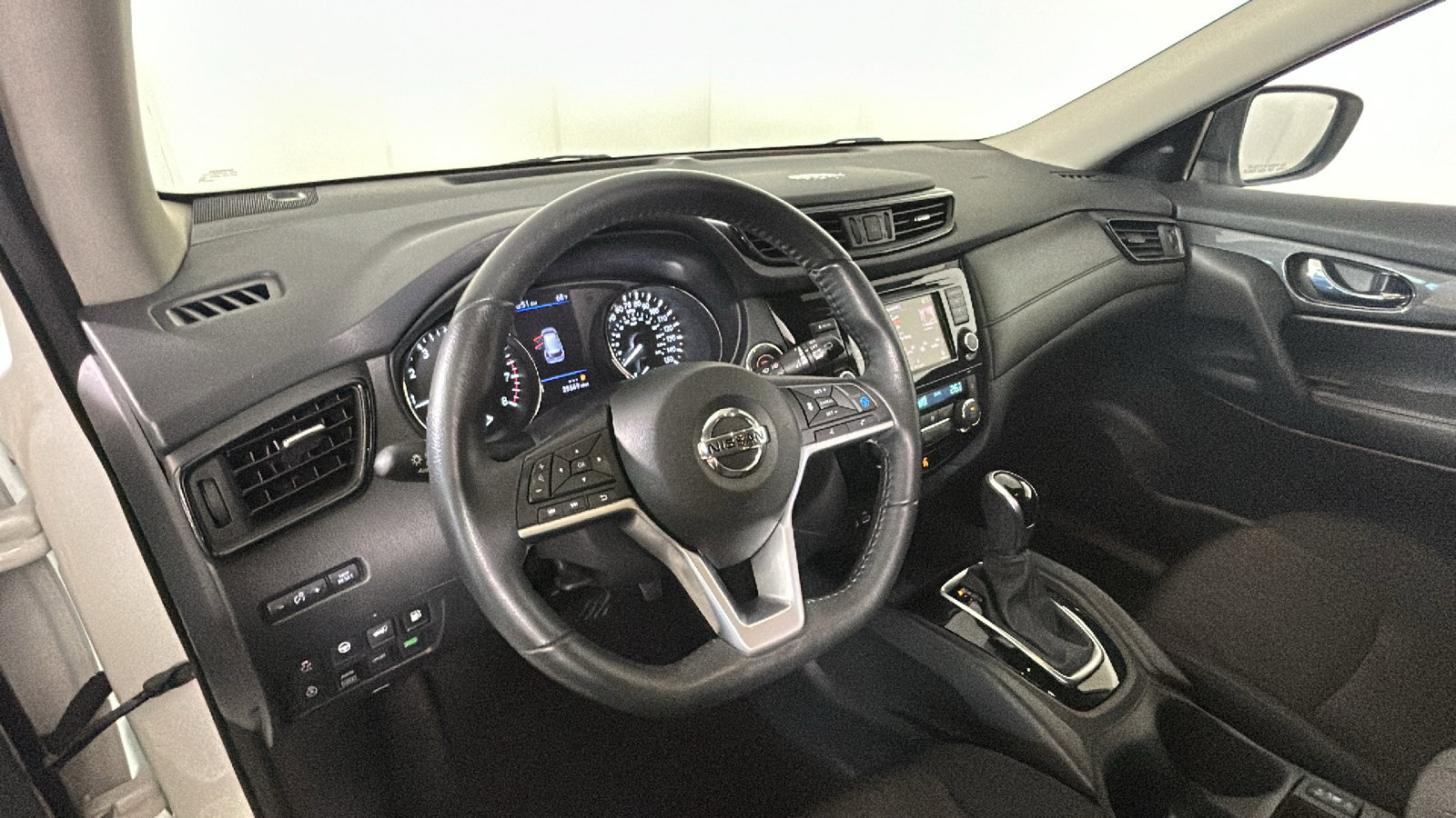 Used 2020 Nissan Rogue SV AWD/4WD image 13