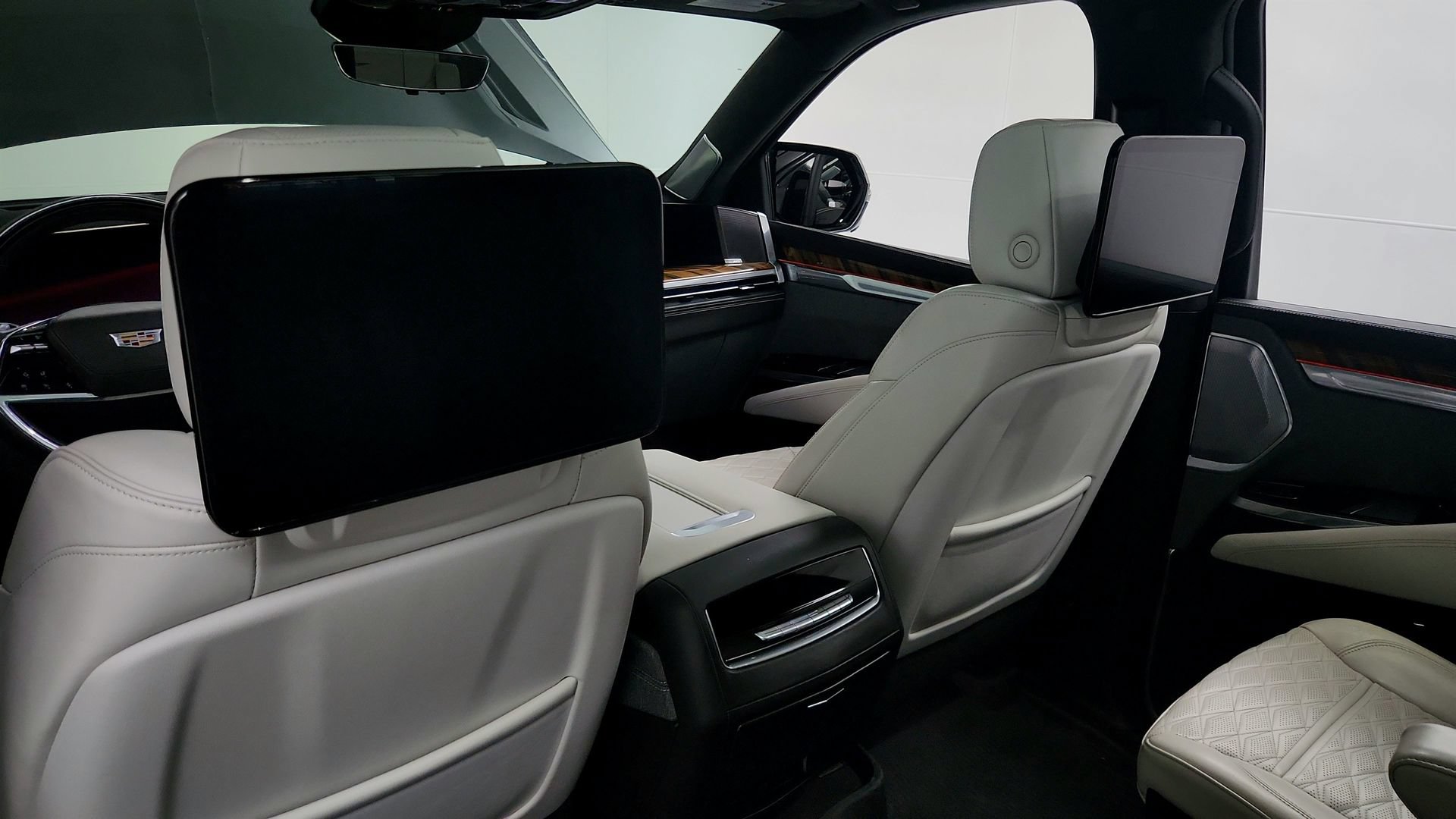 Used 2025 Cadillac Escalade Sport Platinum w/ LPO, Floor Liner Package AWD/4WD image 25