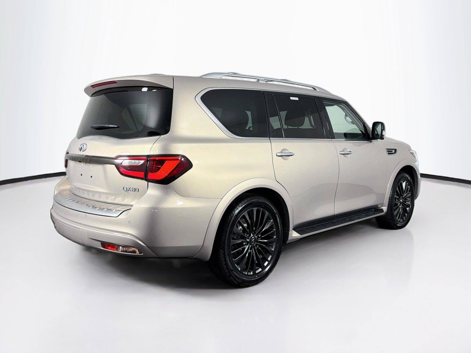 Used 2022 INFINITI QX80 Premium Select w/ All-Season Package AWD/4WD image 11