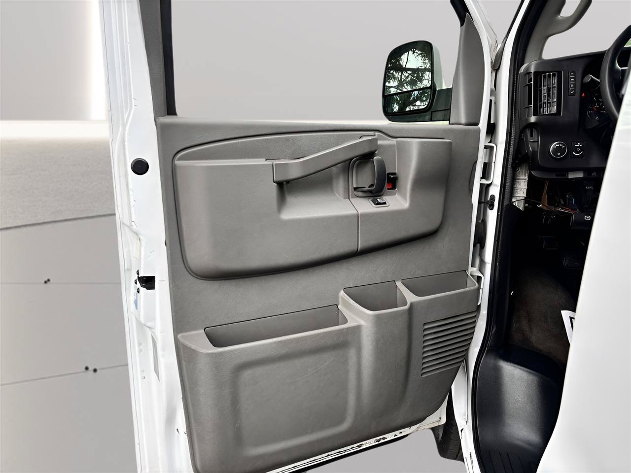 Used 2016 Chevrolet Express 3500 LT w/ LT Preferred Equipment Group RWD image 20