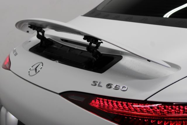 Used 2026 Mercedes-Benz Maybach SL 680 image 24