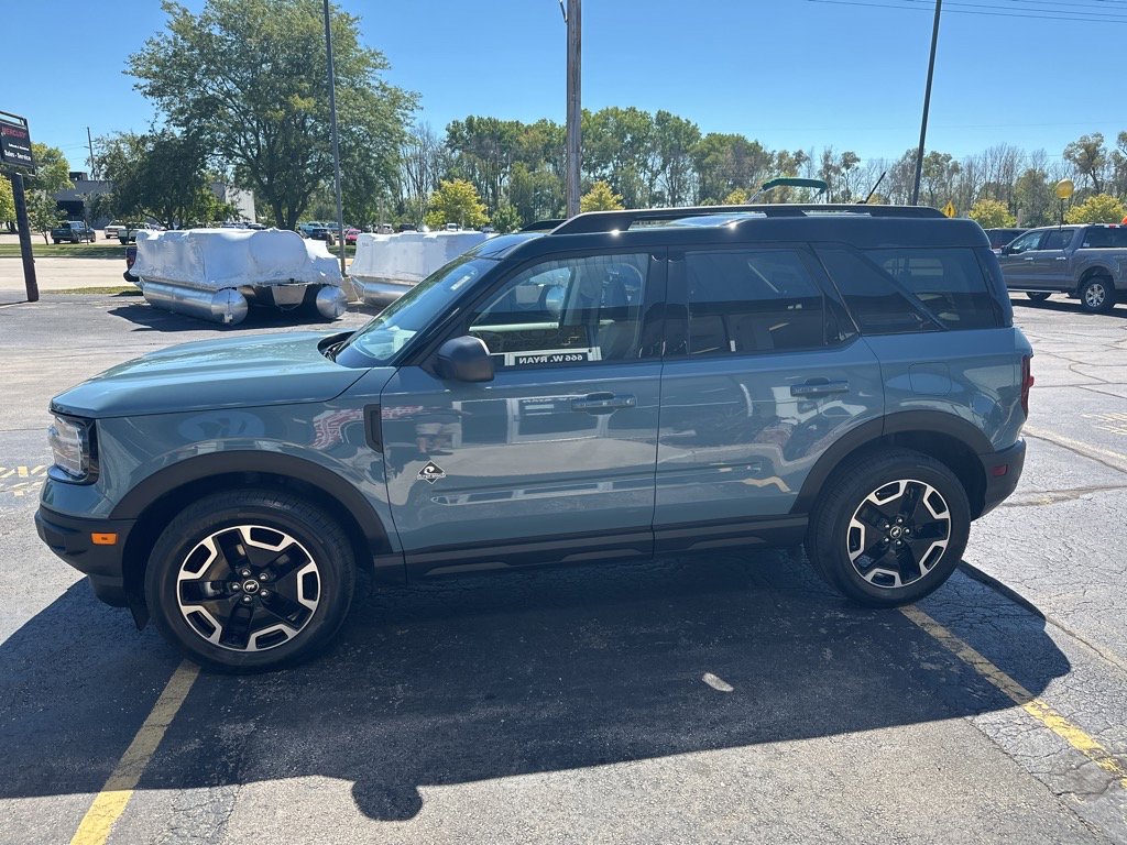 Used 2021 Ford Bronco Sport Outer Banks w/ Outer Banks Package image 2