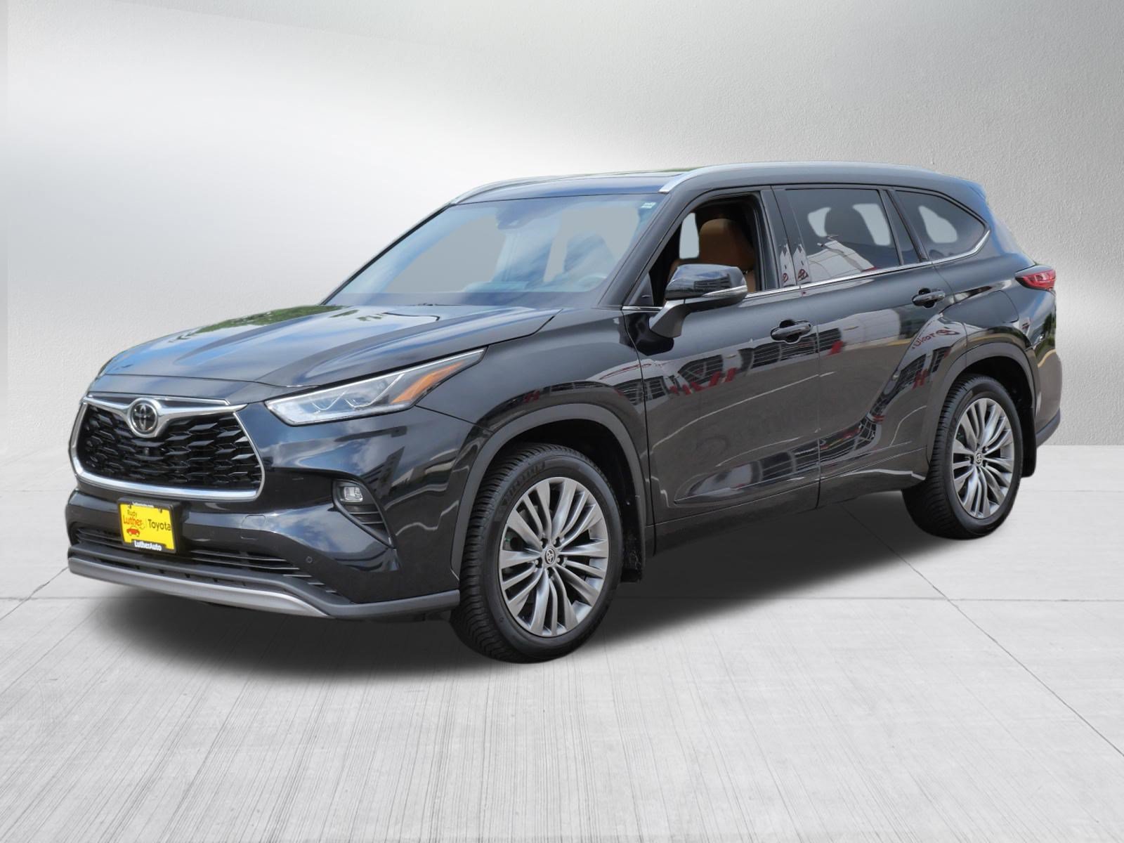 Used 2022 Toyota Highlander Platinum AWD/4WD image 3