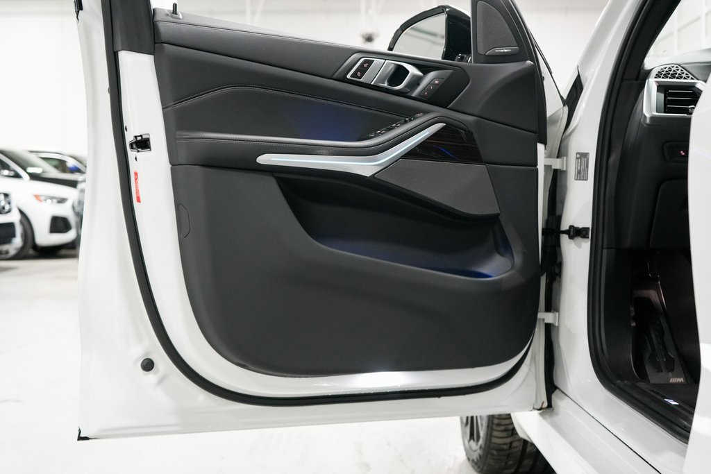 Used 2024 BMW X5 xDrive40i w/ M Sport Package image 22