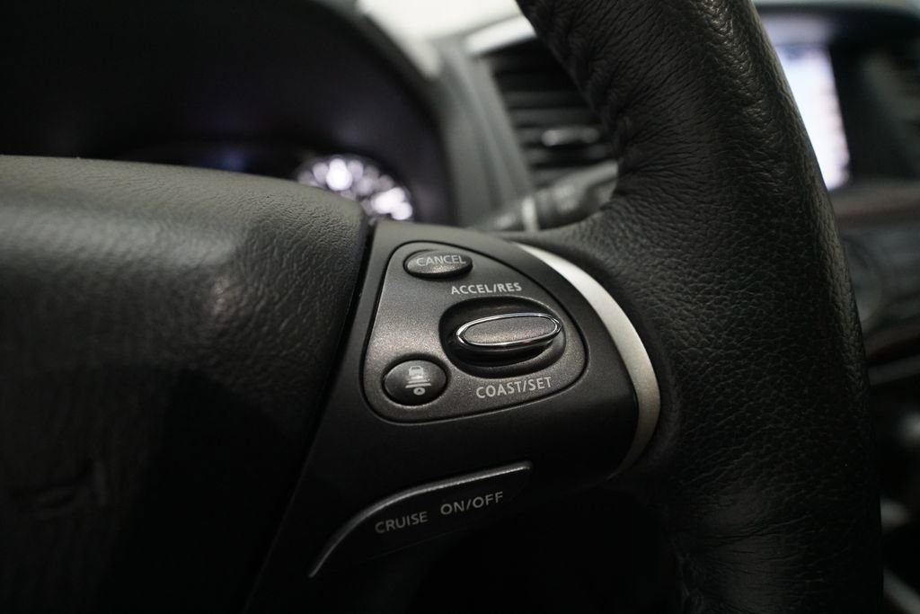 Used 2018 Nissan Pathfinder Platinum AWD/4WD image 19
