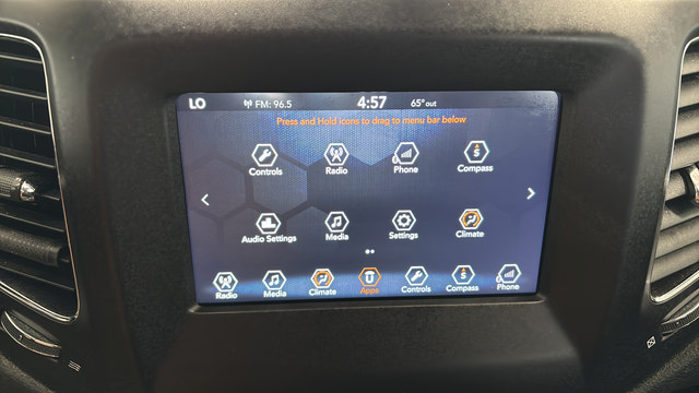 Used 2018 Jeep Compass Latitude w/ Popular Equipment Group FWD image 14
