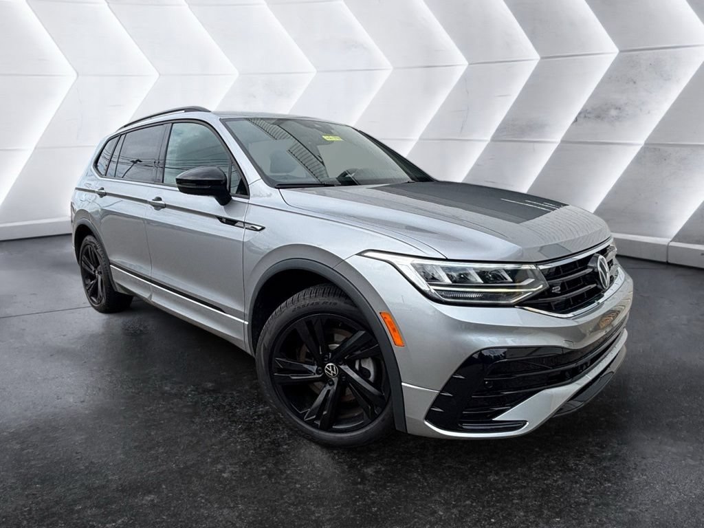 Used 2024 Volkswagen Tiguan SE R-Line AWD/4WD image 5