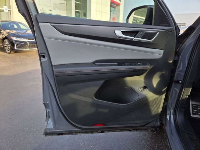 Used 2025 Volkswagen Atlas Peak Edition SE AWD/4WD image 10