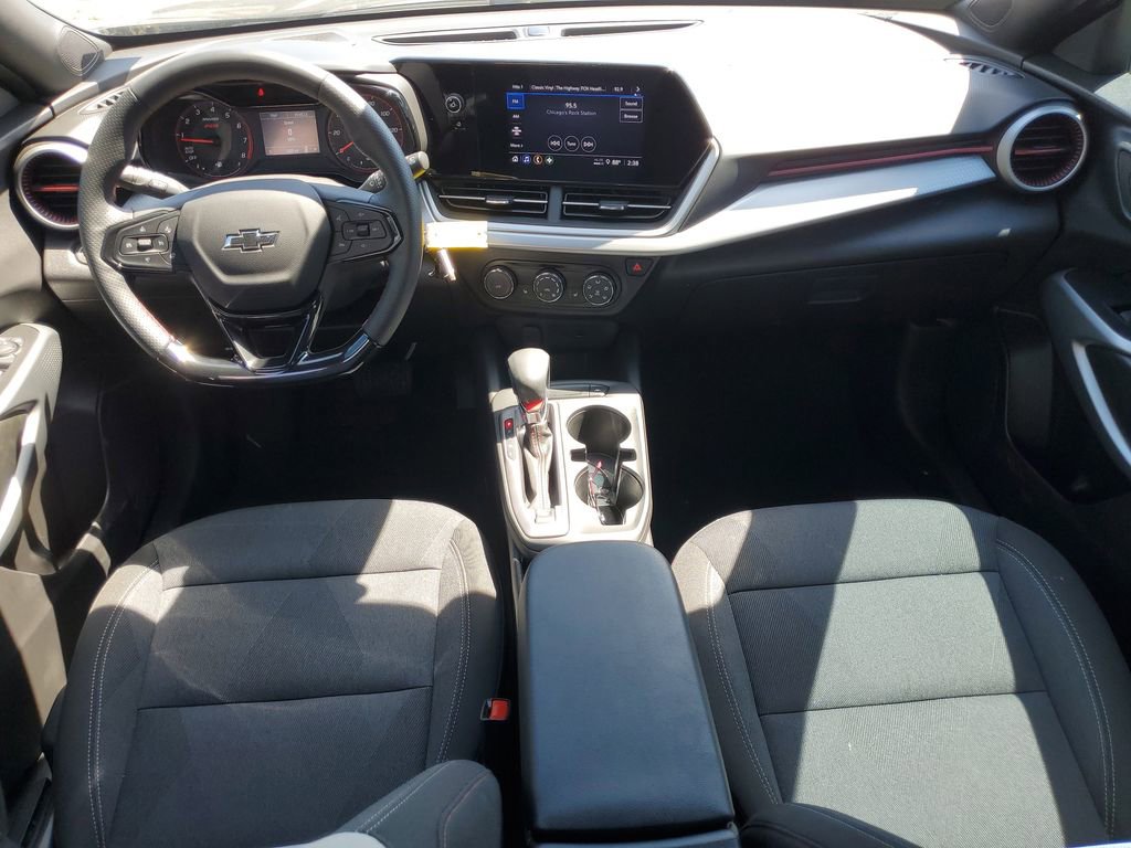 Certified 2025 Chevrolet Trax RS w/ Sunroof Package FWD image 11