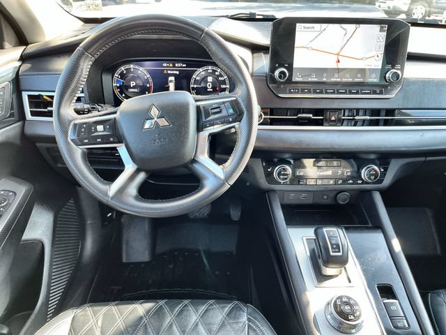 Used 2023 Mitsubishi Outlander AWD image 12
