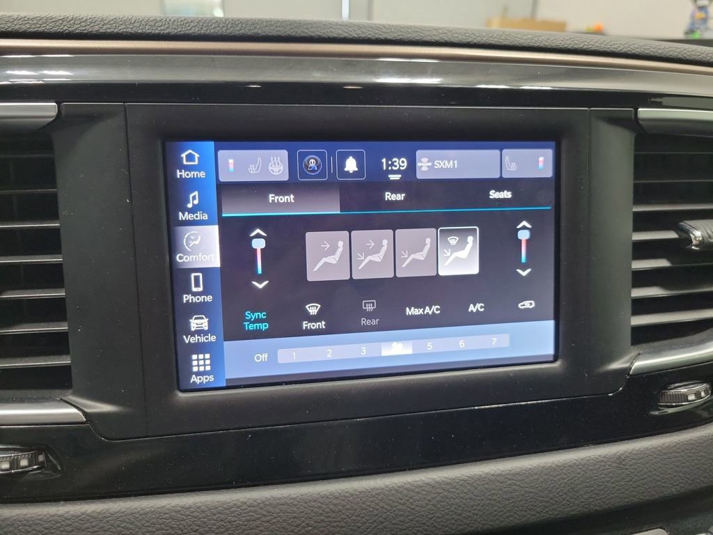 Used 2023 Chrysler Voyager LX image 3