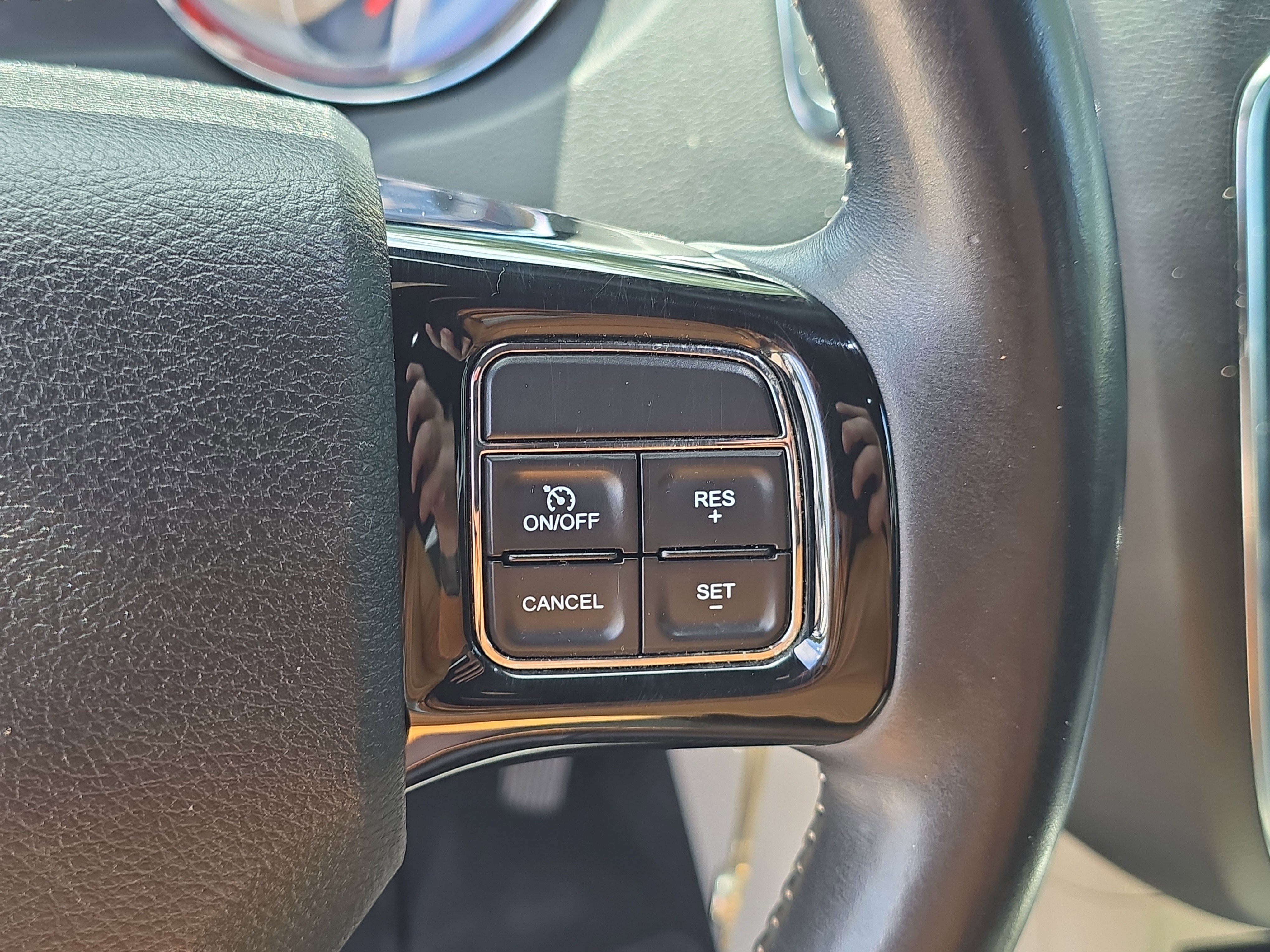 Used 2017 Dodge Grand Caravan SXT w/ Driver Convenience Group FWD image 32