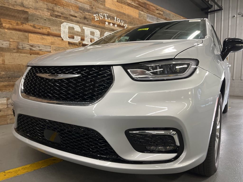New 2026 Chrysler Pacifica Select image 8