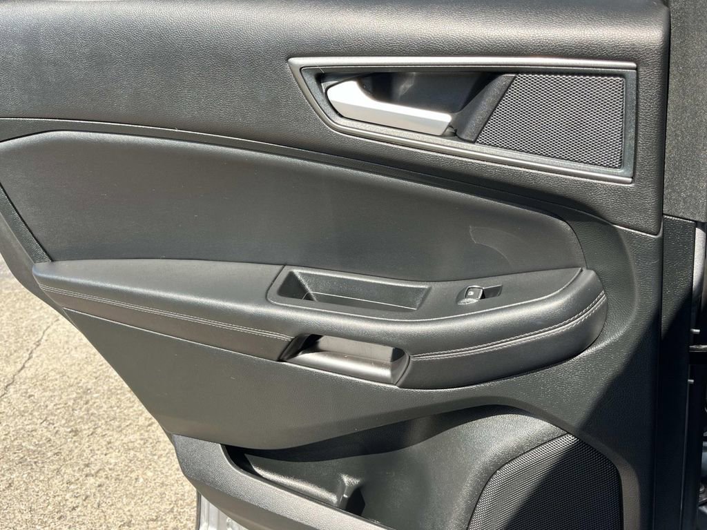 Used 2024 Ford Edge SE image 19