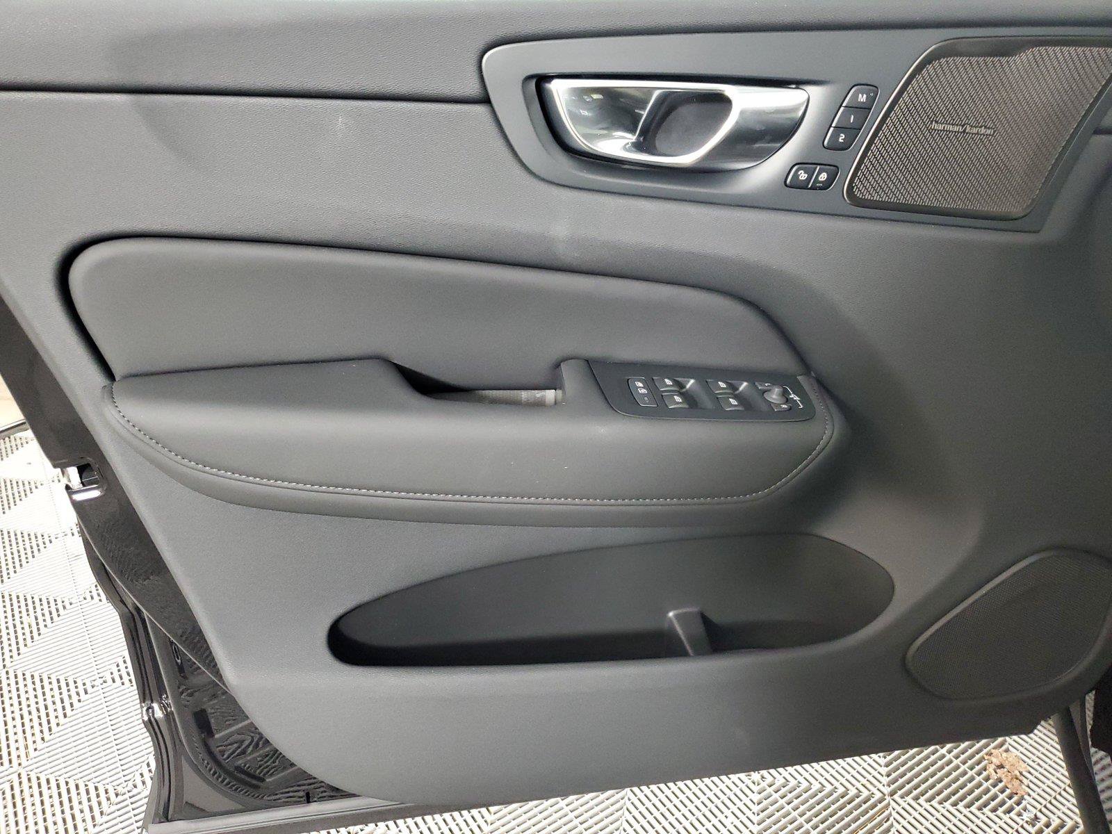 New 2027 Volvo XC60 B5 Ultra AWD/4WD image 19