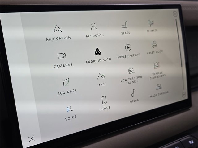 Used 2023 Land Rover Defender 130 SE image 21