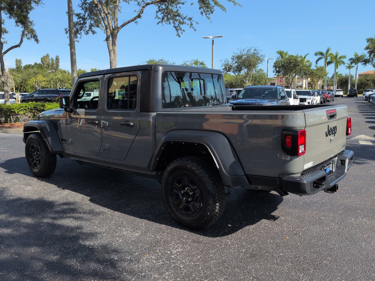 Used 2021 Jeep Gladiator Sport AWD/4WD image 6