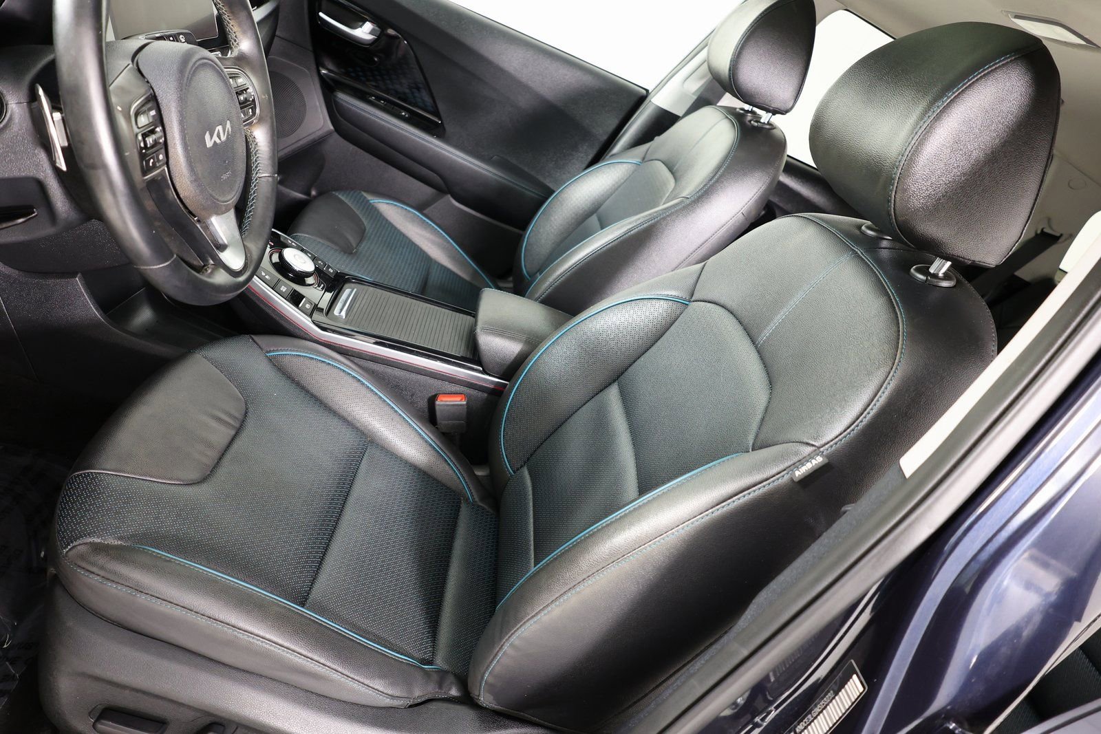 Used 2022 Kia Niro EX Premium w/ Cold Weather Package image 10