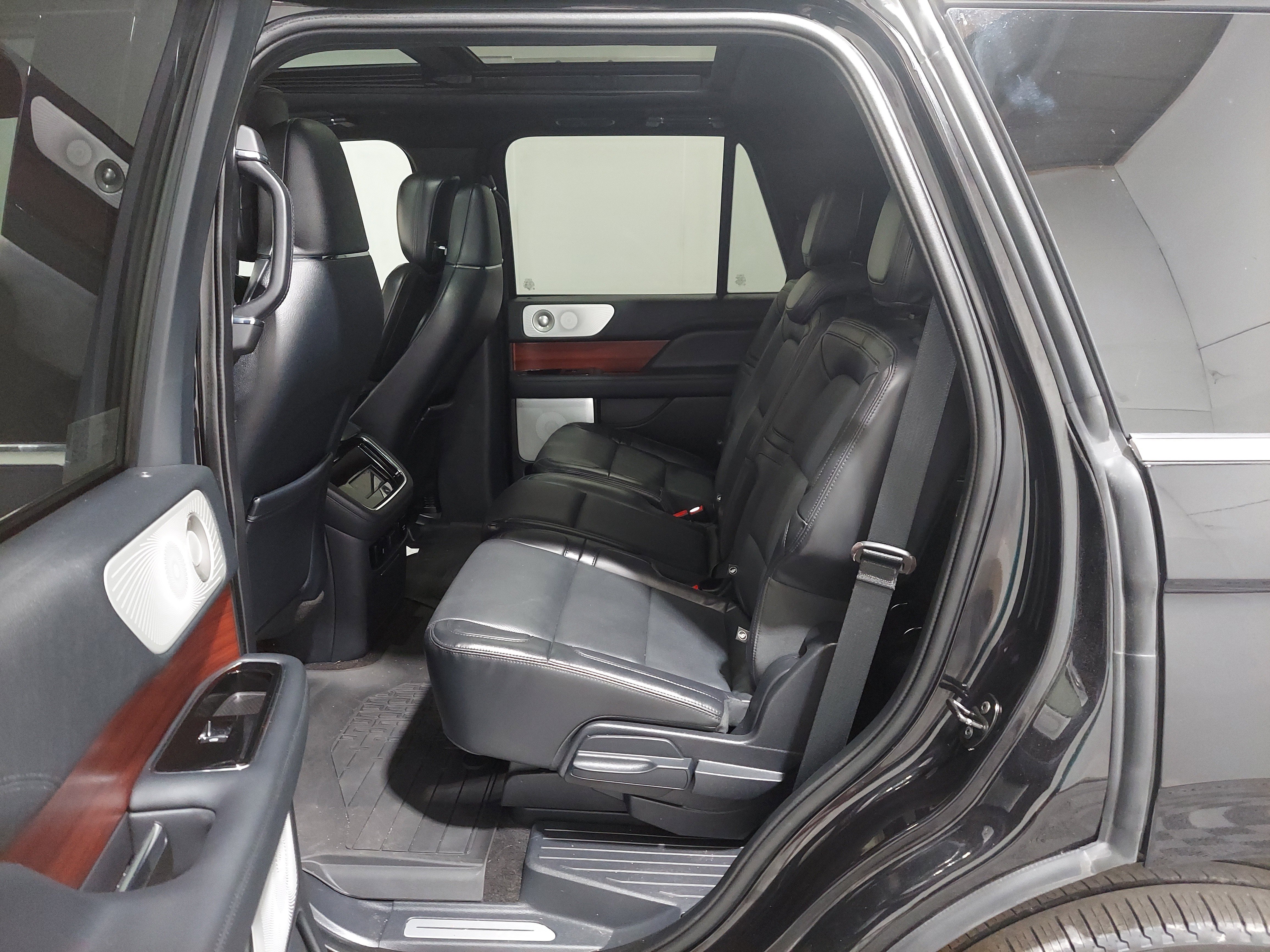 Used 2022 Lincoln Navigator Reserve w/ Equipment Group 201A image 15