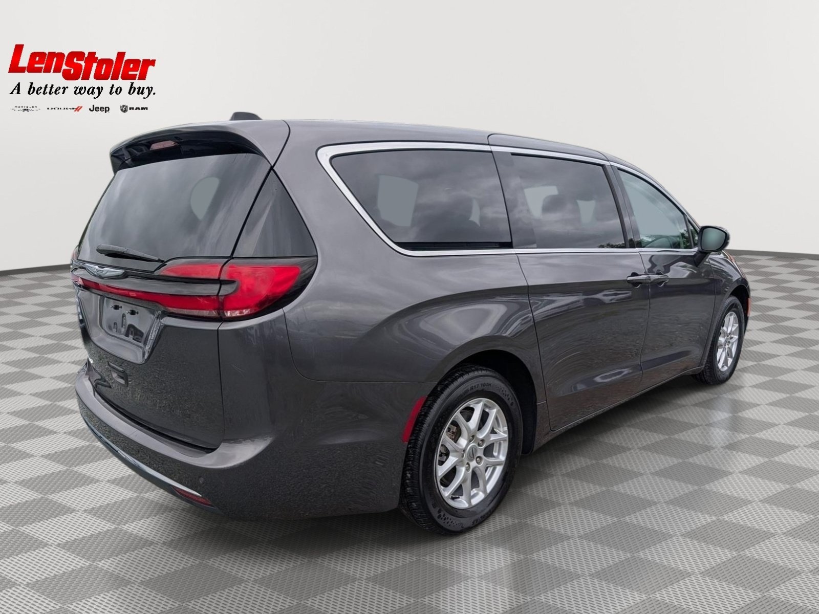 Used 2023 Chrysler Pacifica Touring-L FWD image 5