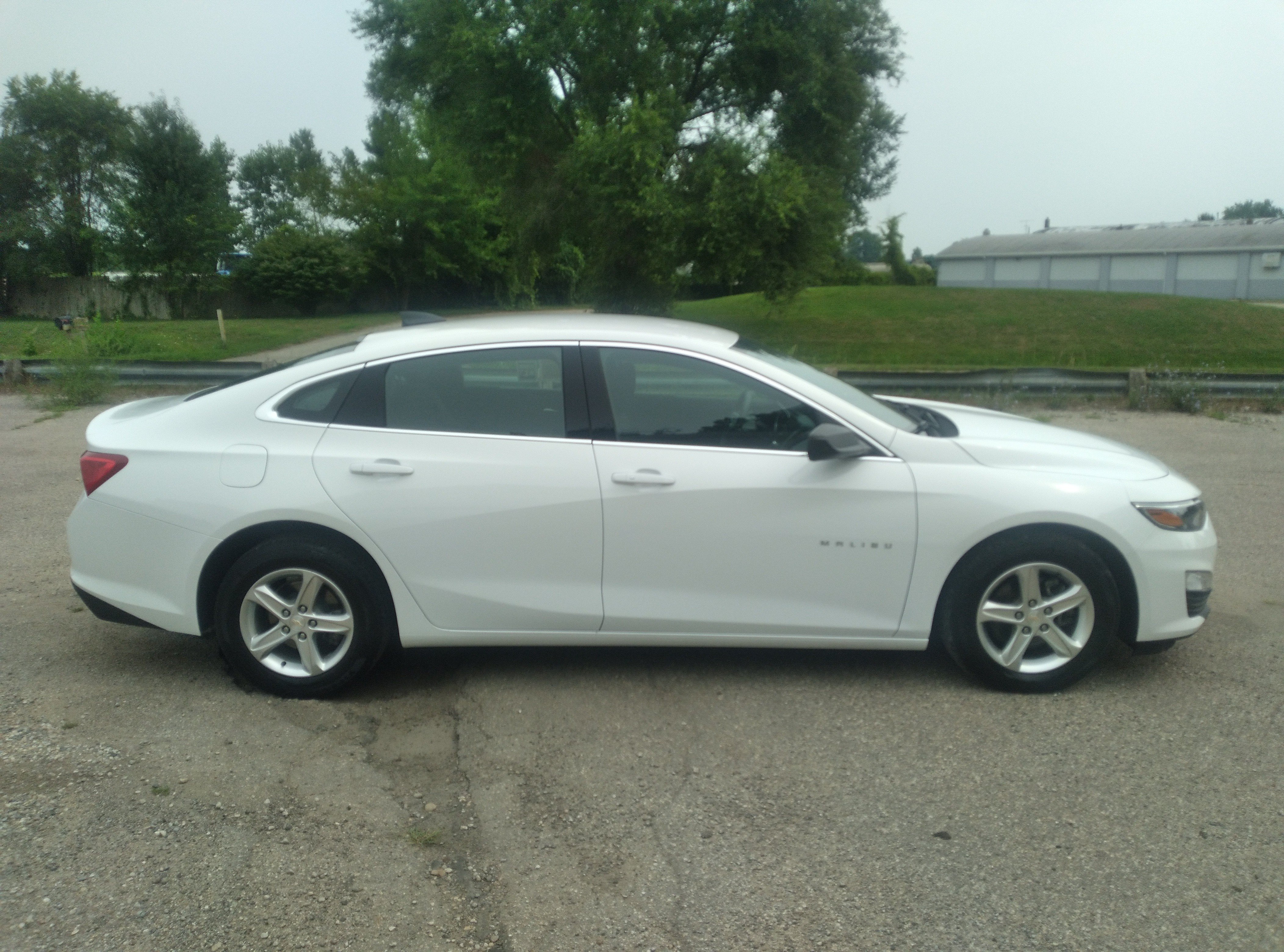 Used 2023 Chevrolet Malibu LS FWD image 2