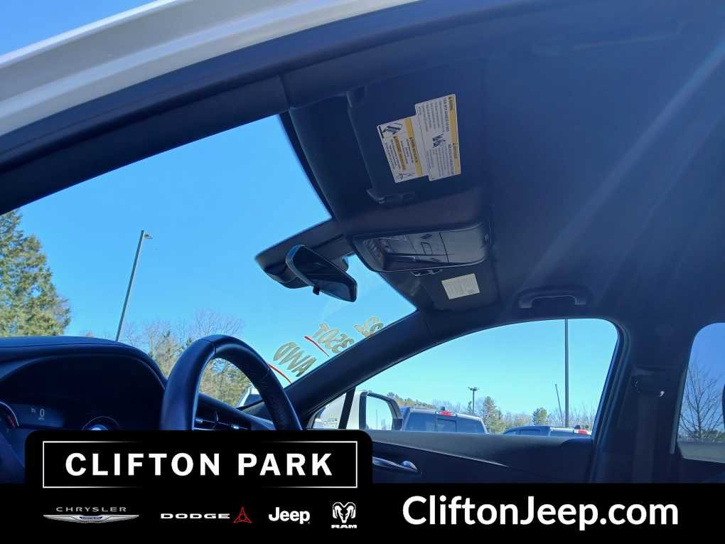 Used 2022 Cadillac XT4 Luxury w/ Cold Weather Package image 25