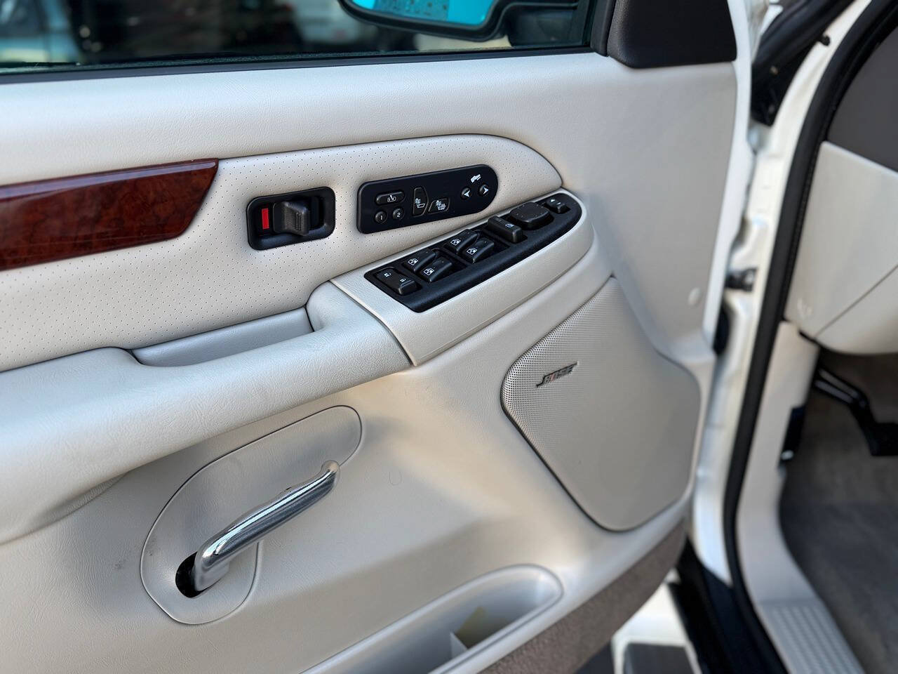 Used 2005 Cadillac Escalade EXT AWD/4WD image 4