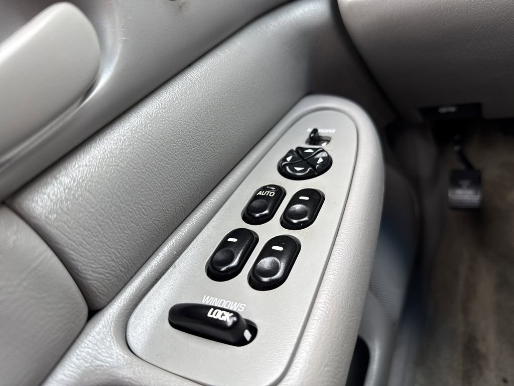 Used 2001 Buick Century Custom w/ Premium Pkg FWD image 18