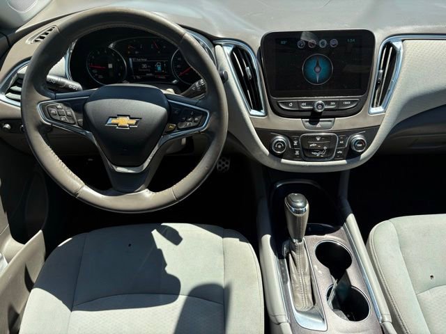 Used 2017 Chevrolet Malibu LT FWD image 3