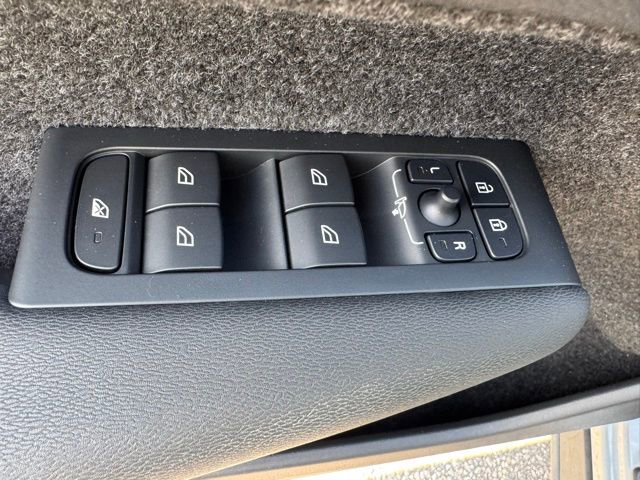 Certified 2024 Volvo XC40 Recharge Plus w/ Protection Package Premier image 28