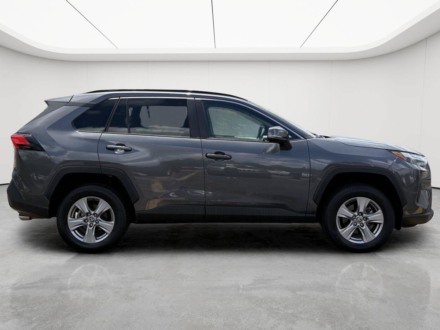 Used 2025 Toyota RAV4 XLE AWD/4WD image 9