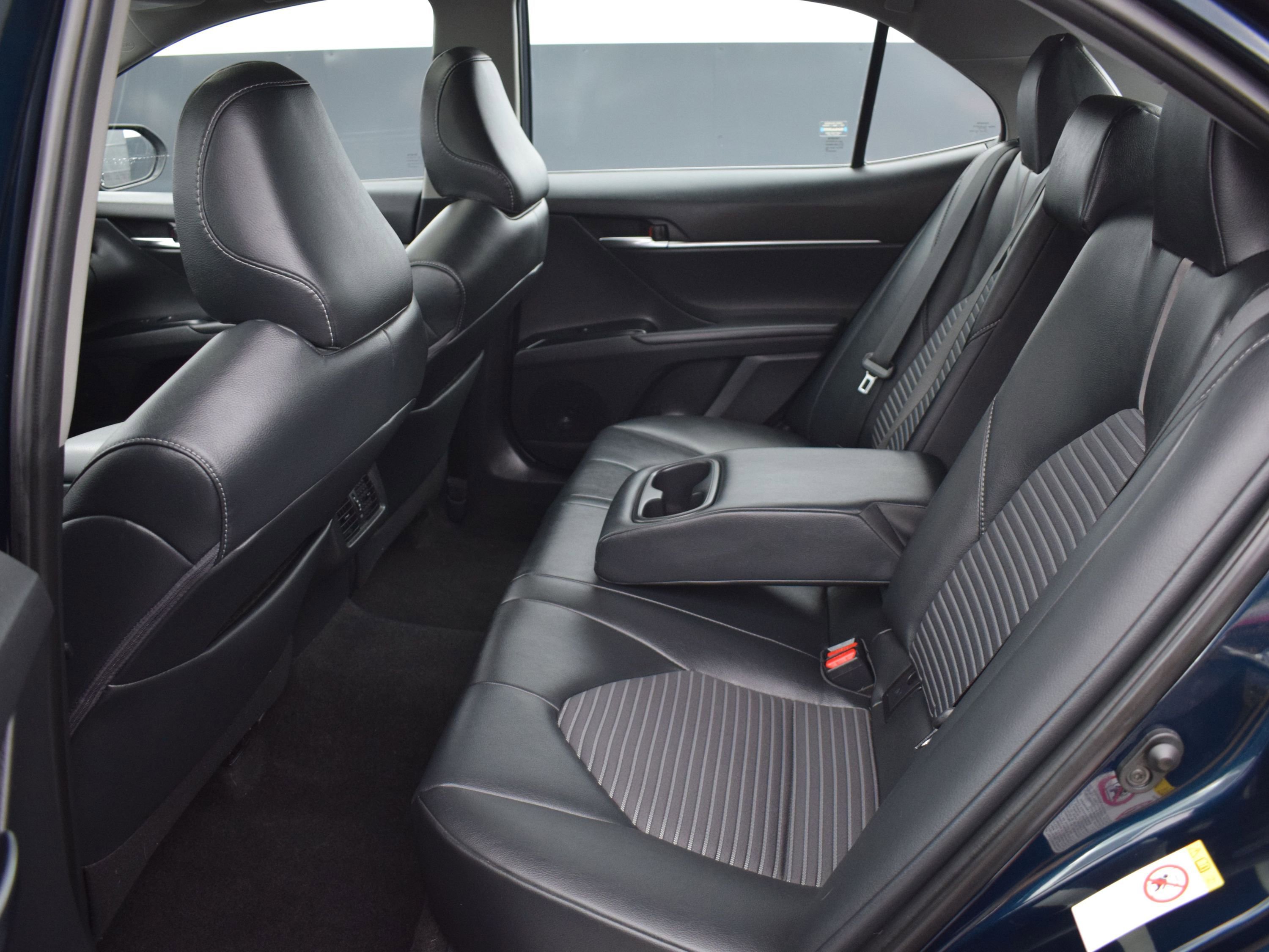 Used 2019 Toyota Camry SE image 12