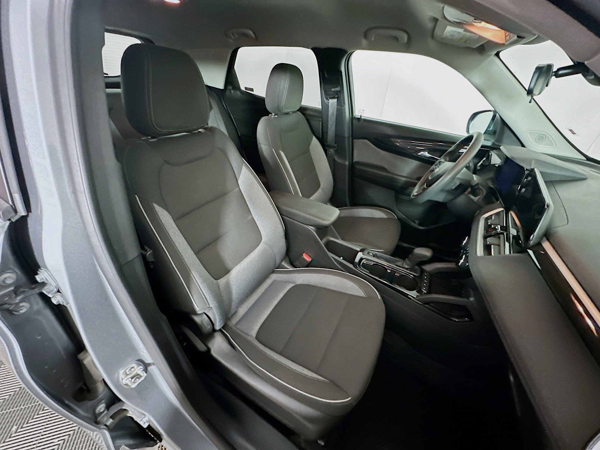 Used 2025 Chevrolet TrailBlazer LT image 28