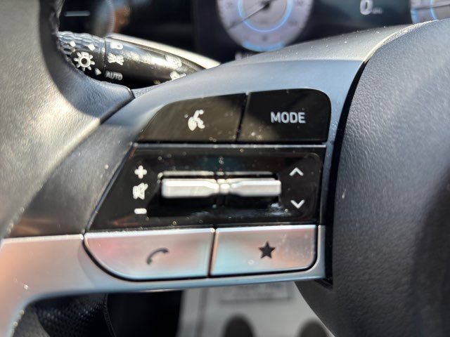 Used 2024 Hyundai Elantra Limited FWD image 43