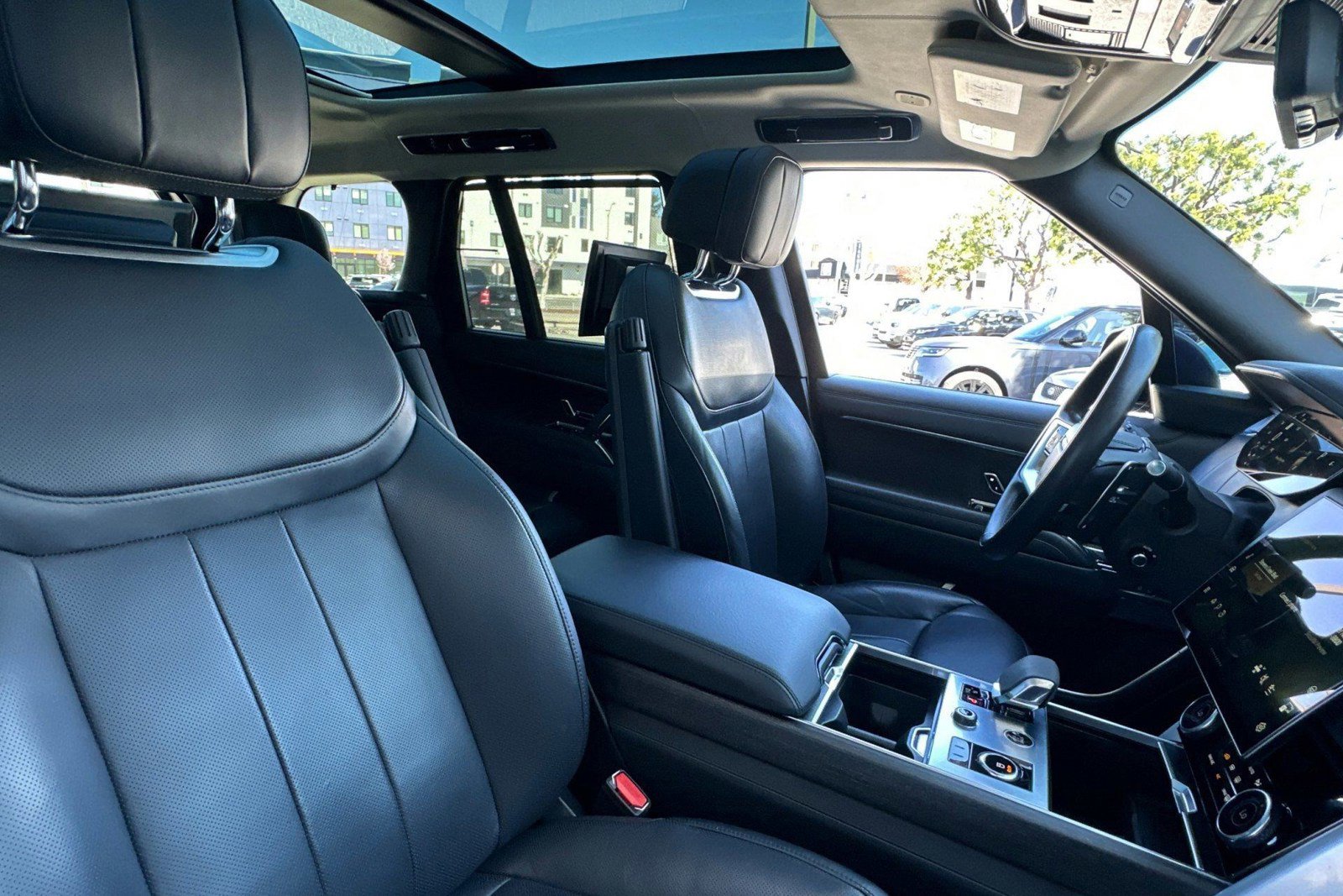 Certified 2023 Land Rover Range Rover First Edition AWD/4WD image 32