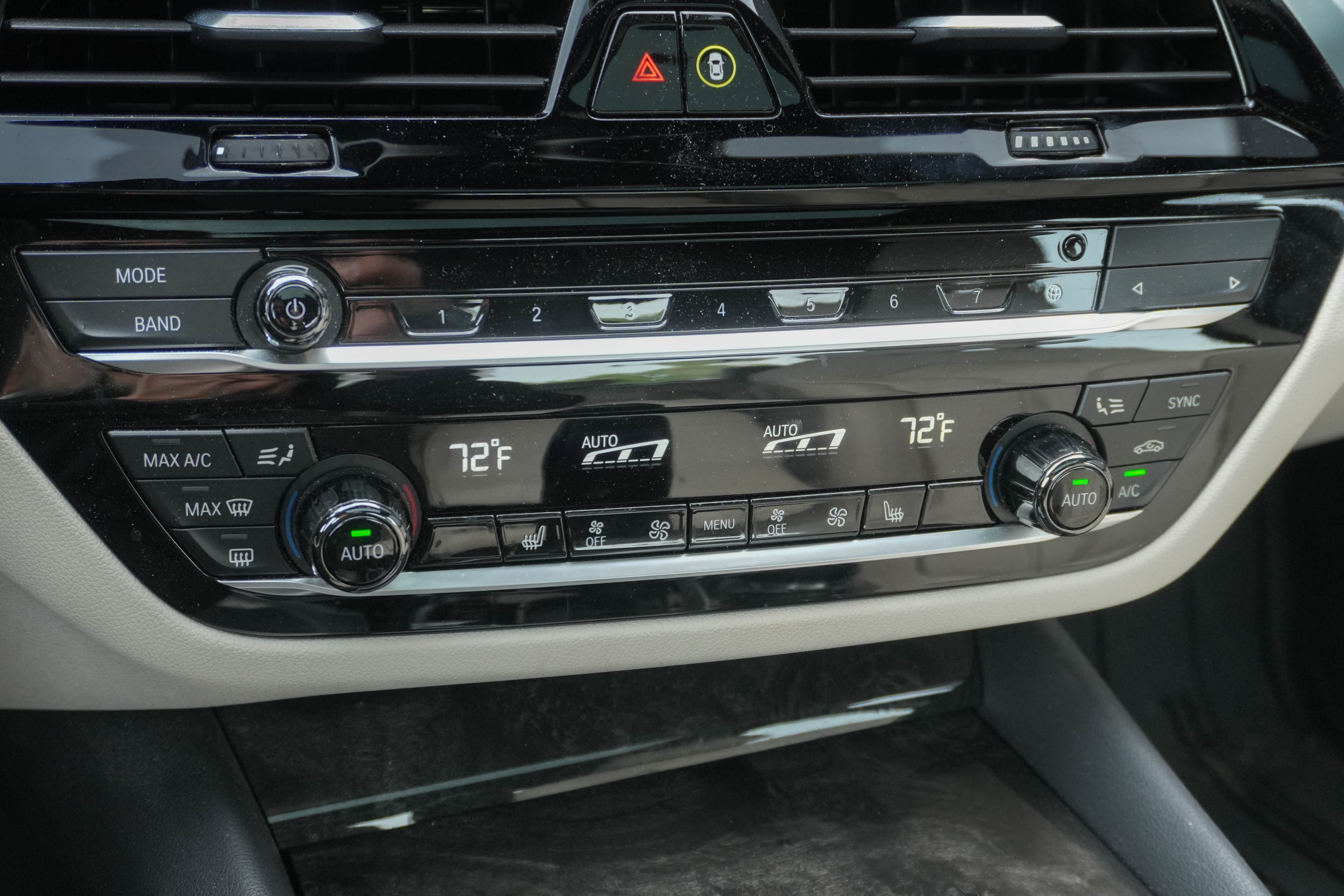 Used 2023 BMW 540i w/ Executive Package image 25