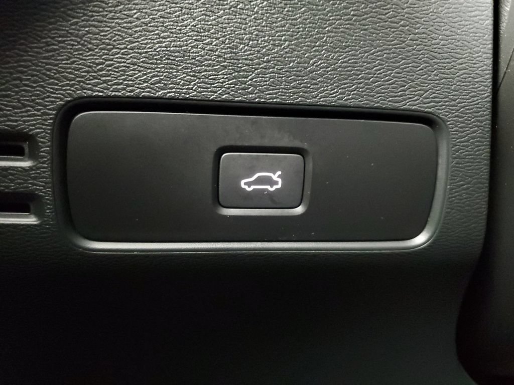Certified 2024 Volvo C40 P8 Recharge Ultimate w/ Protection Package Premier RWD image 36