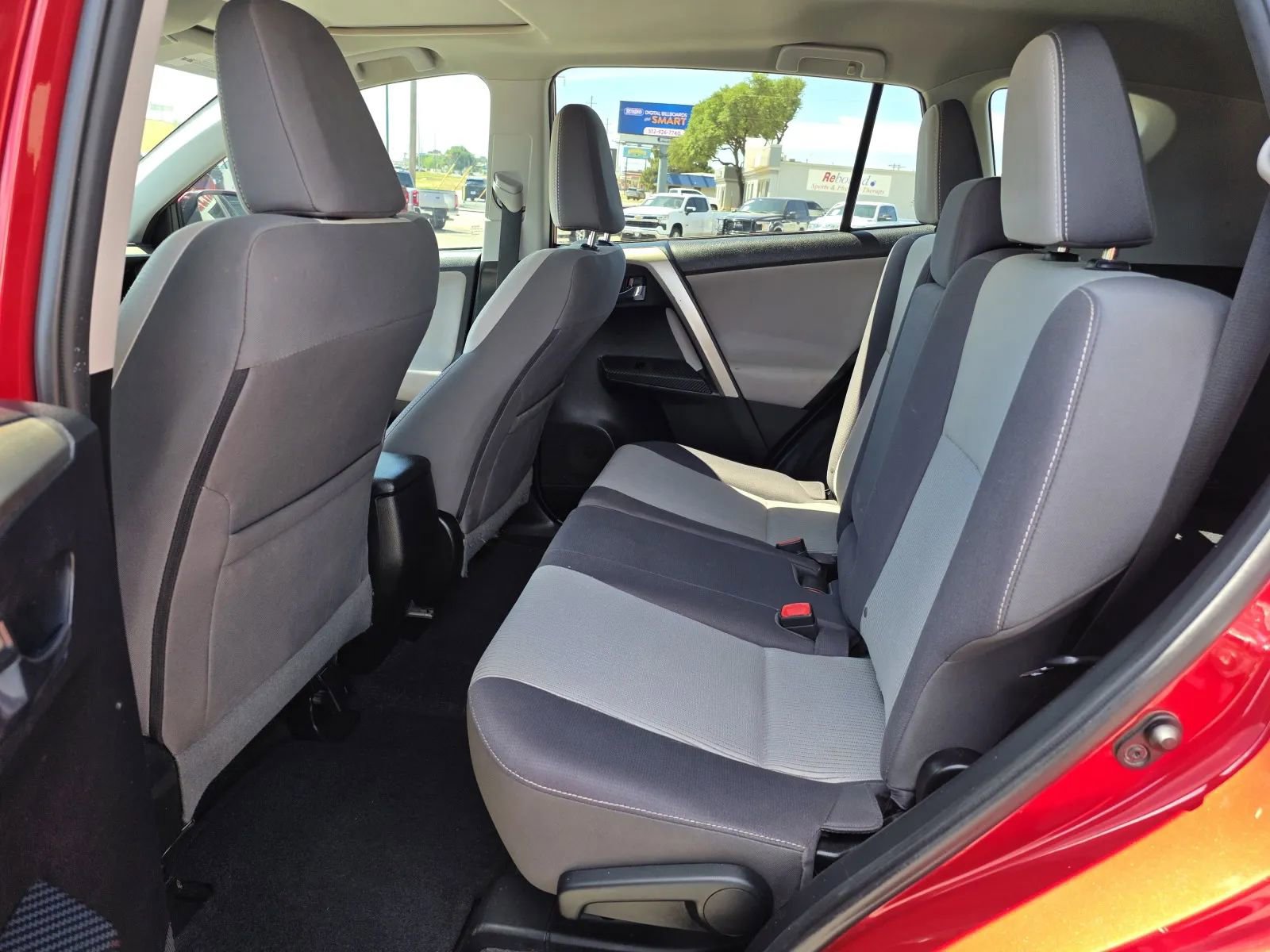 Used 2015 Toyota RAV4 XLE FWD image 13