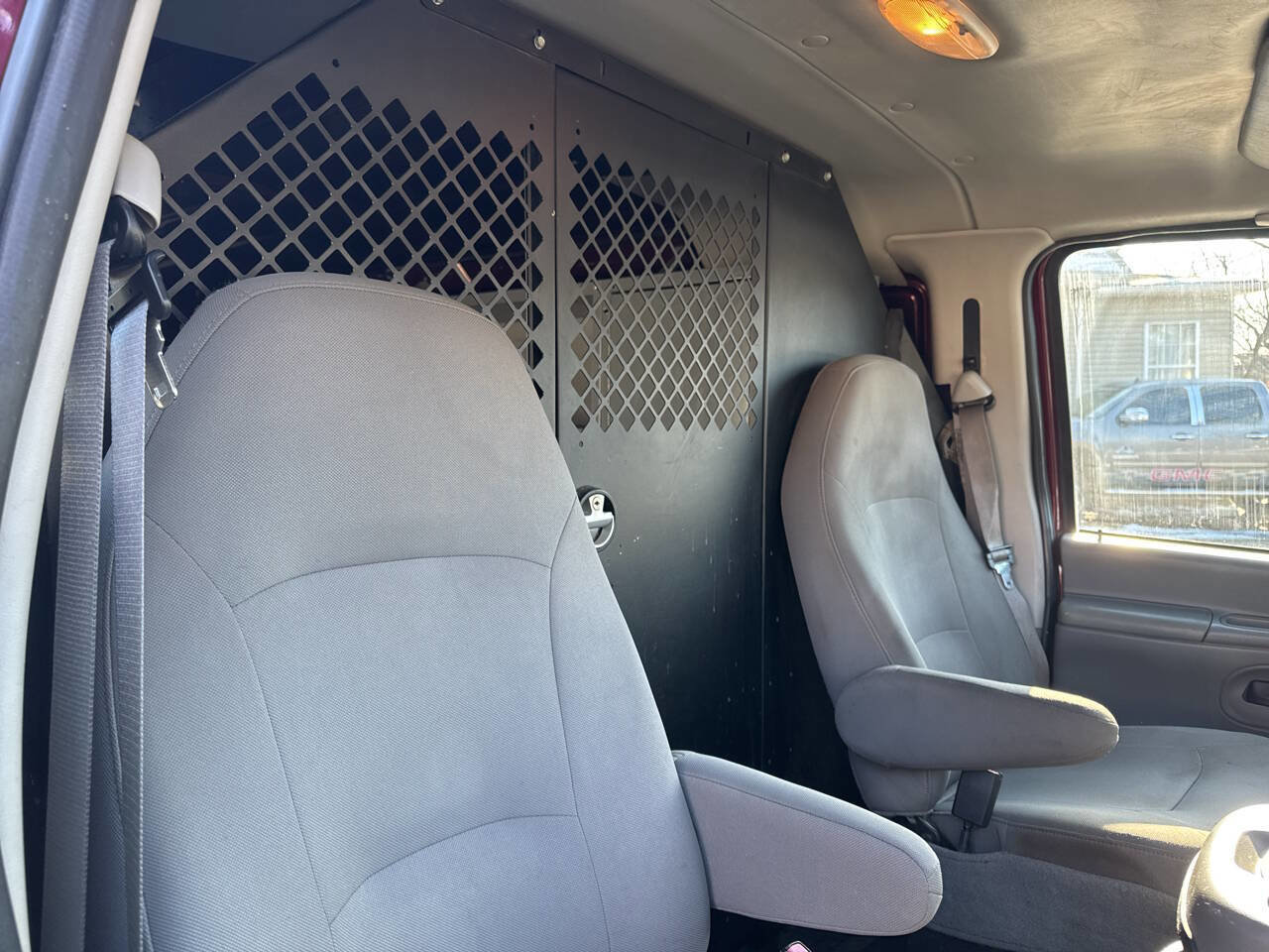 Used 2005 Ford E-250 and Econoline 250 image 10