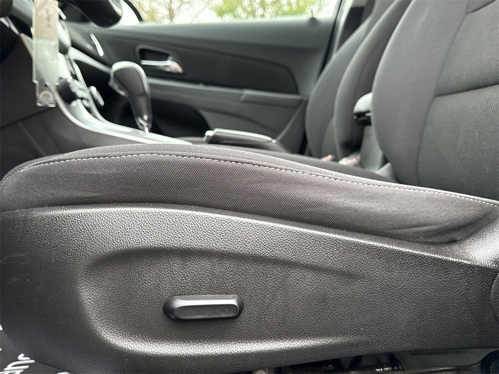 Used 2016 Chevrolet Cruze Eco image 23