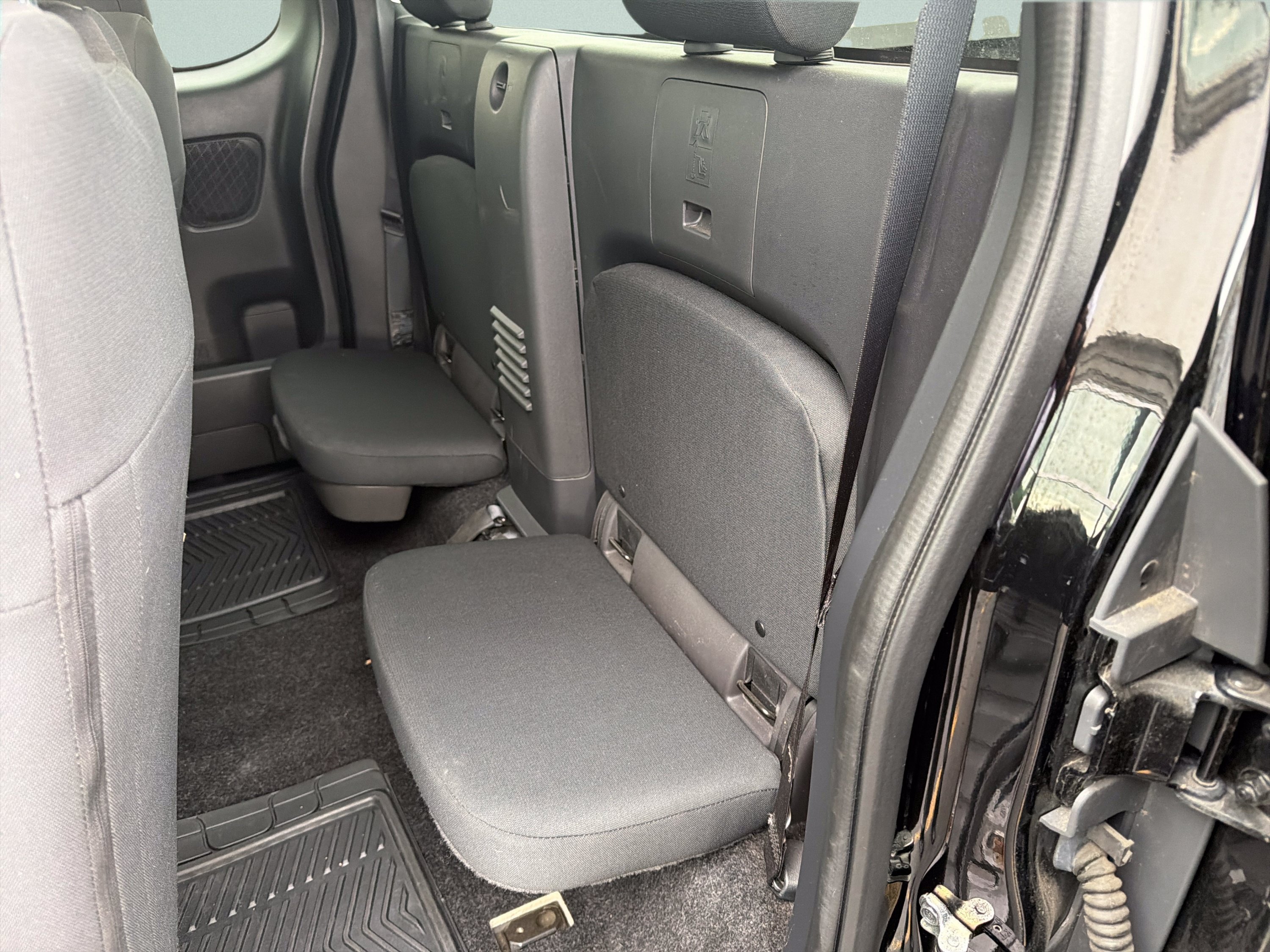 Used 2022 Nissan Frontier S RWD image 22